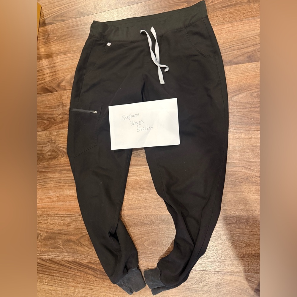 Figs Zamora Black Ankle Jogger Pants